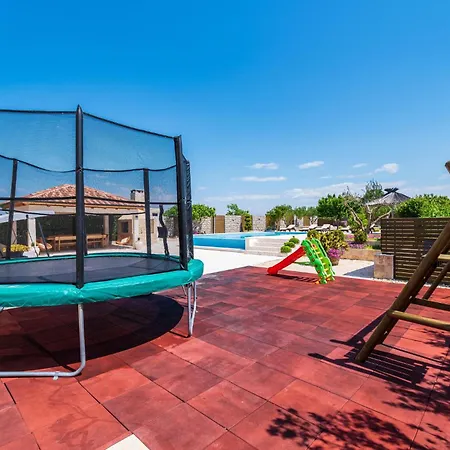 別荘 Amazing In With Wifi ベンコヴァツ